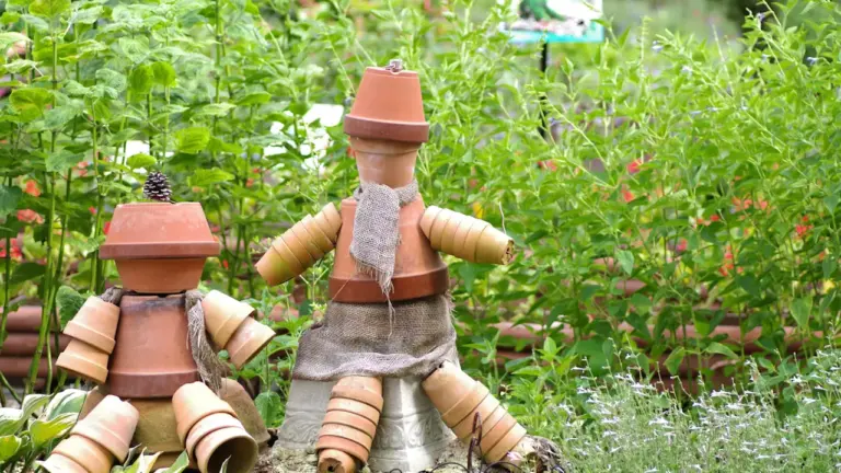 Ferienkinder werden in Eberswaldes Museumsgarten kreativ
