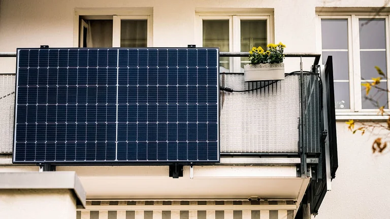 Frankfurt: Gratis-Rat für Solarstrom vom Balkon