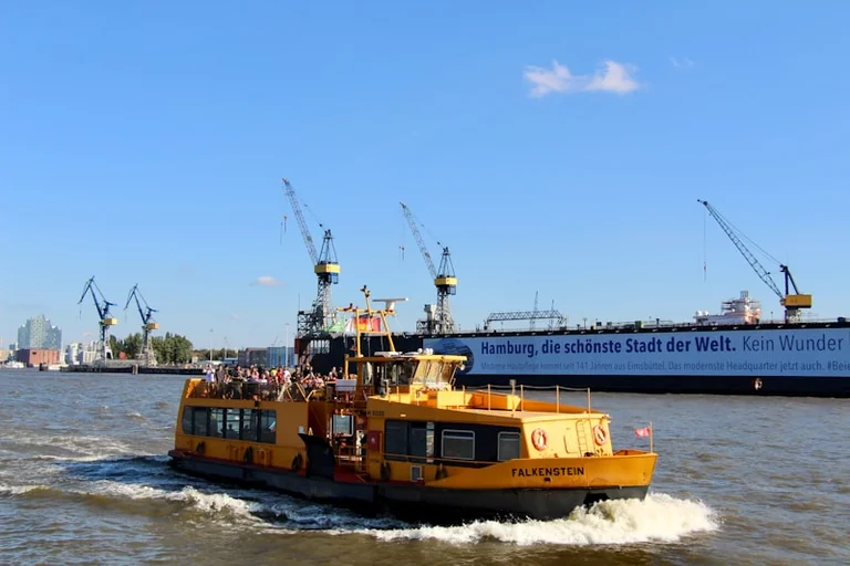 Hamburg heute Abend: Elbfähre und Rückfahrt richtig planen