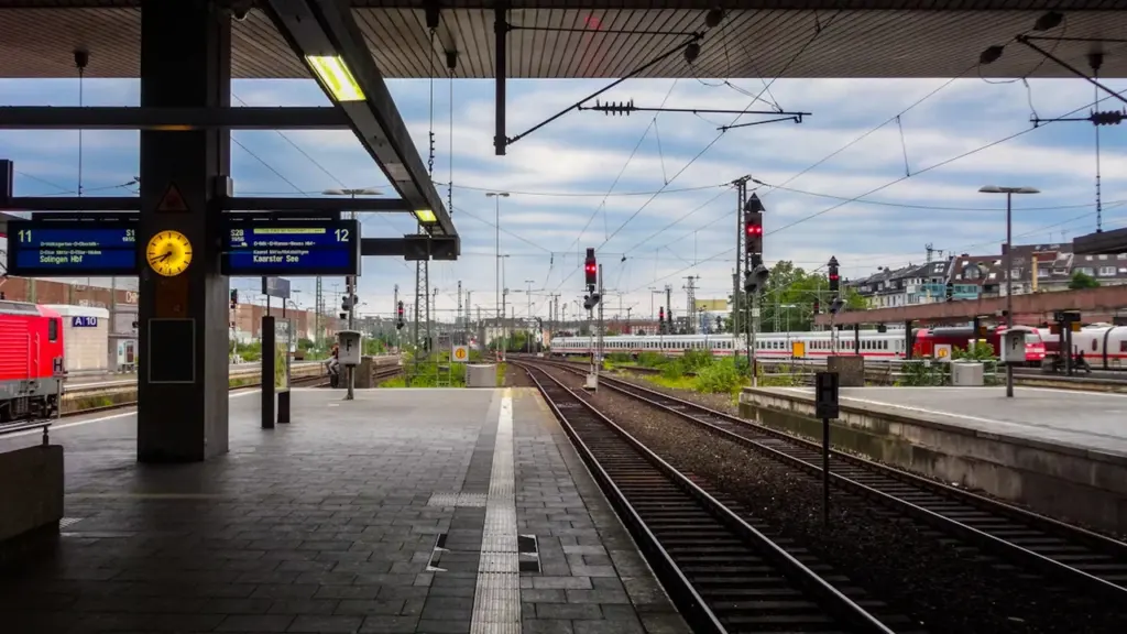 Bahnverkehr am Freitag: Zugstatus vor der Abfahrt prüfen