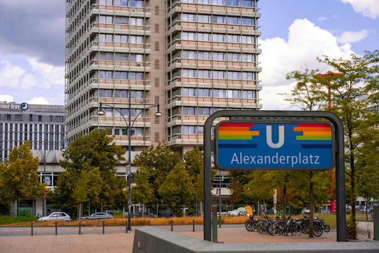 Berlin: Verkehrsengpässe am Alexanderplatz ab 25. August