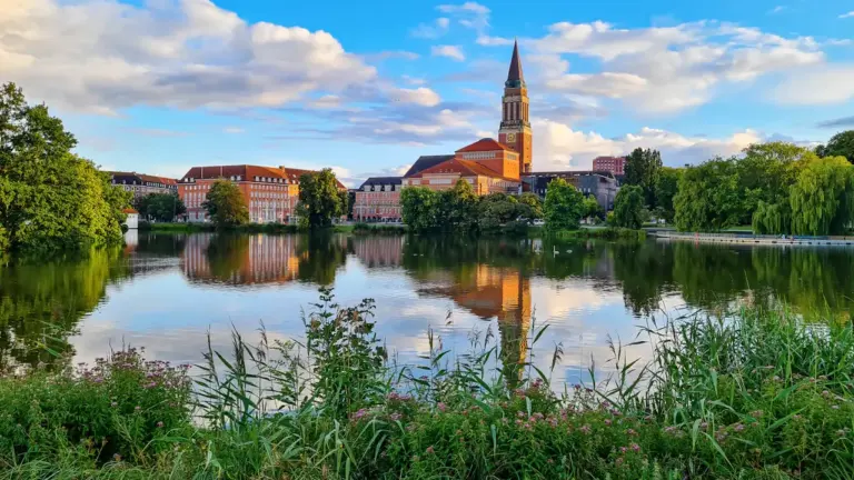 Drei kostenlose Touren zeigen Kiel von neuen Seiten