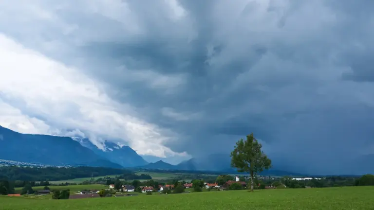 DWD-Warnlage am Sonntag: Landkreis aktuell prüfen