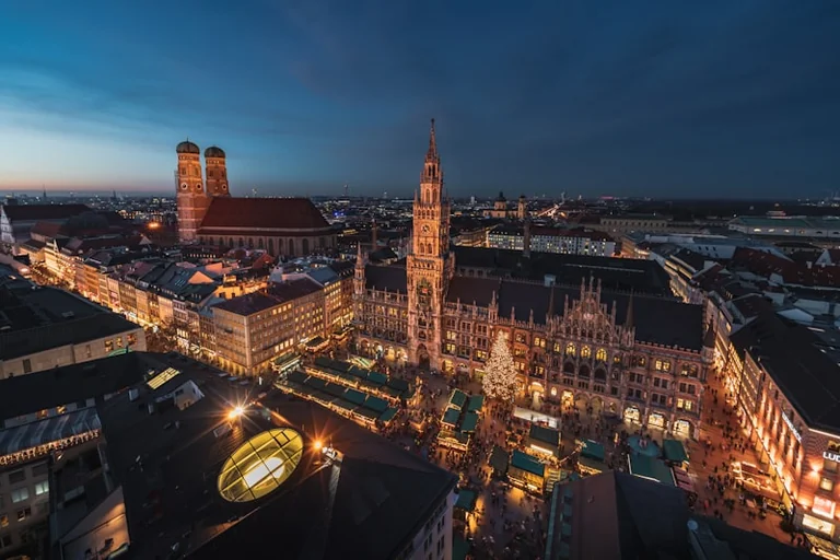 München am 8. August: Kultur und Biergarten am Abend