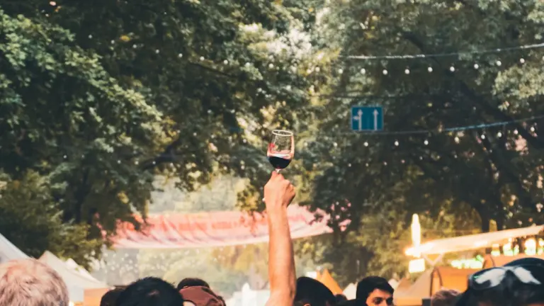 Paderborner Weindorf: Drei Tage Genuss im Schlosspark Neuhaus