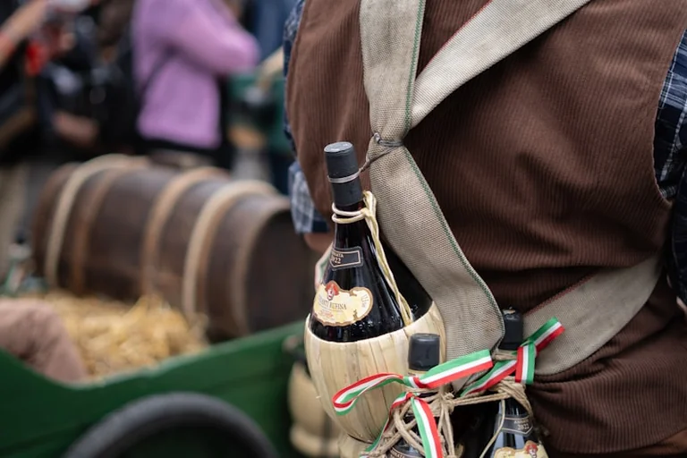 Paderborner Weindorf: Drei Tage Genuss im Schlosspark Neuhaus