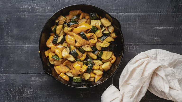 Spätsommerliche Zucchini-Pfanne: Schnelles 20-Minuten-Rezept