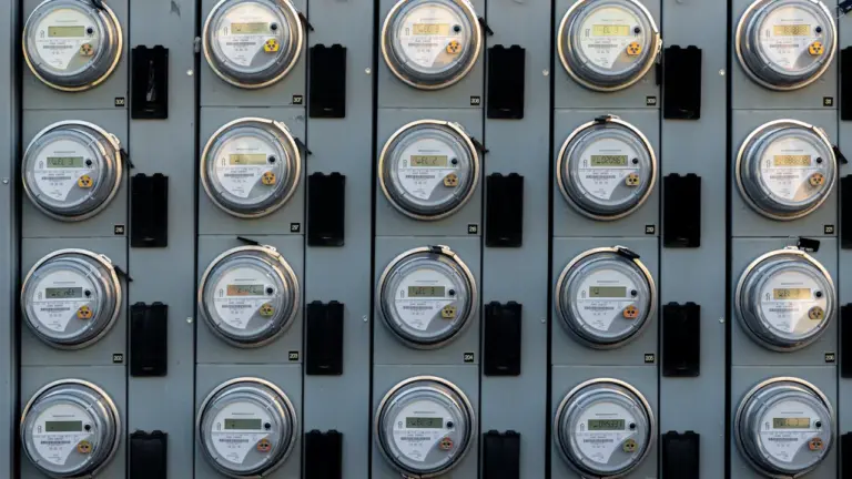 Strompreise steigen im September: So reagieren Haushalte jetzt richtig