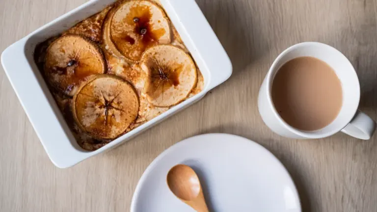 Apfel-Hafer-Auflauf: Warmes Frühstück für vier