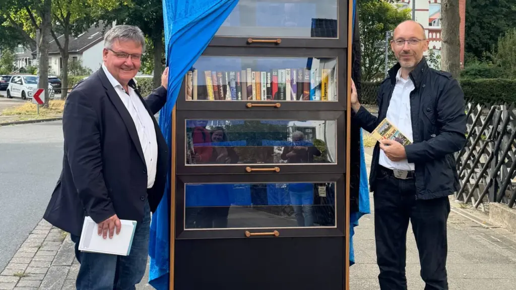 Bücherschrank steht wieder am vertrauten Standort in Bornum