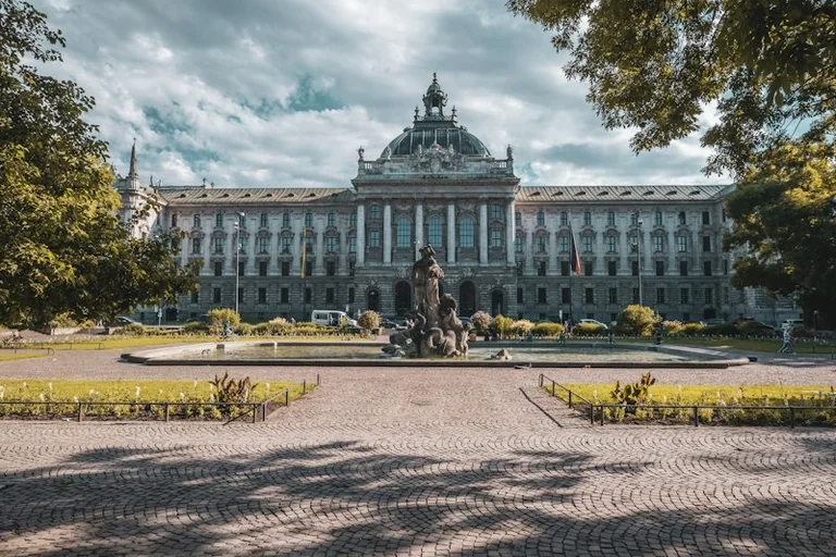 Das Bundesverfassungsgericht: Wie ein Filmstreit Grundrechte prägte