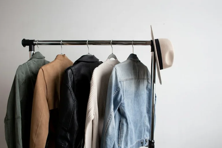 Kleiderschrank im Herbst richtig umstellen