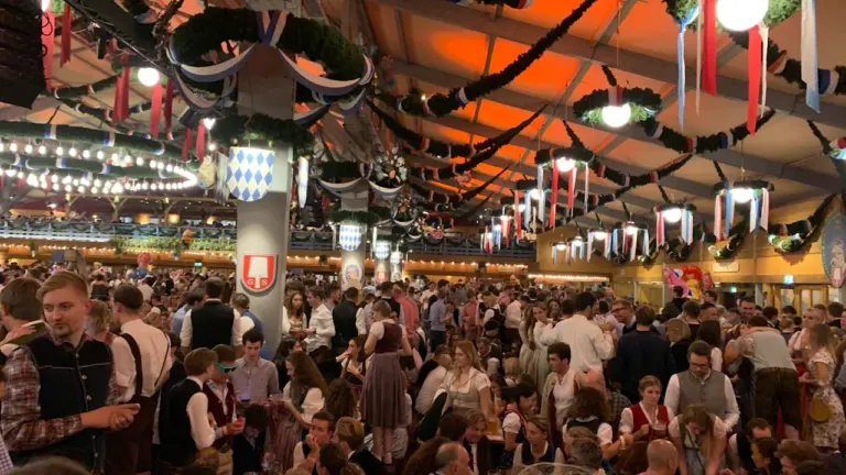 Oktoberfest 2026: Anreise, Reservierung und Budget planen