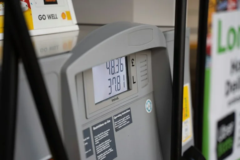 Spritpreise vergleichen: Was eine Tankfüllung wirklich kostet