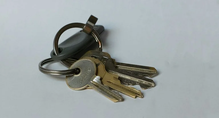 Von verlorenen Schlüsseln träumen: Symbolik und Bedeutung