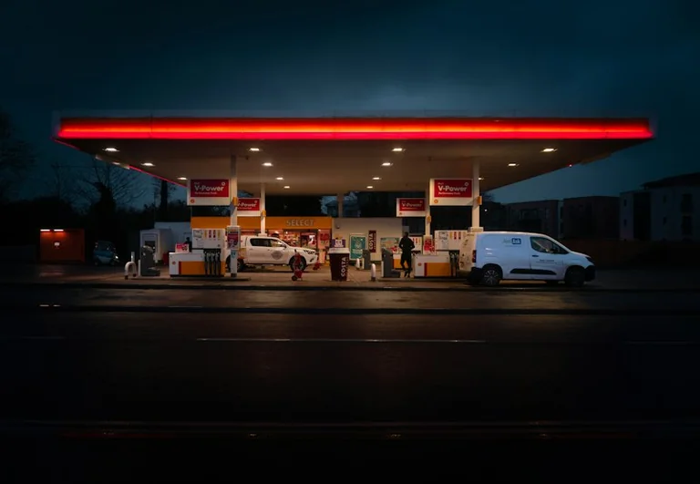 Benzin und Diesel vergleichen: So lohnt sich die Tankstelle vor Ort