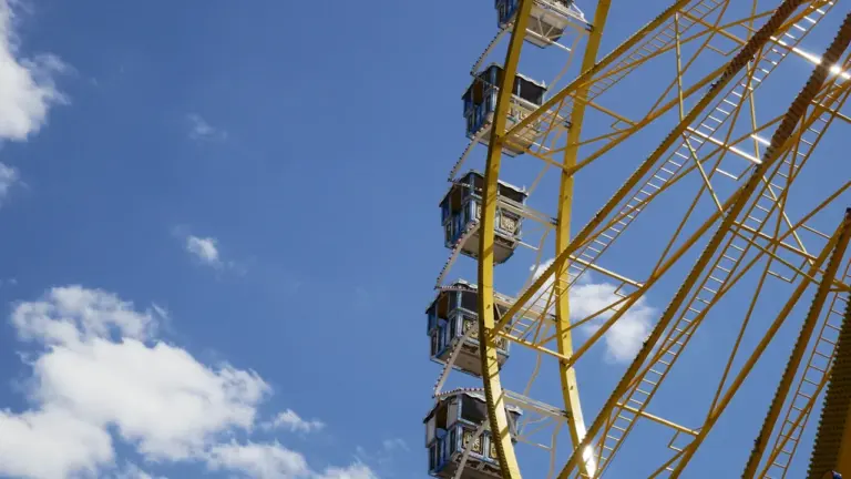 Herbstkirmes in Bielefeld: Fahrgeschäfte und Happy Hour