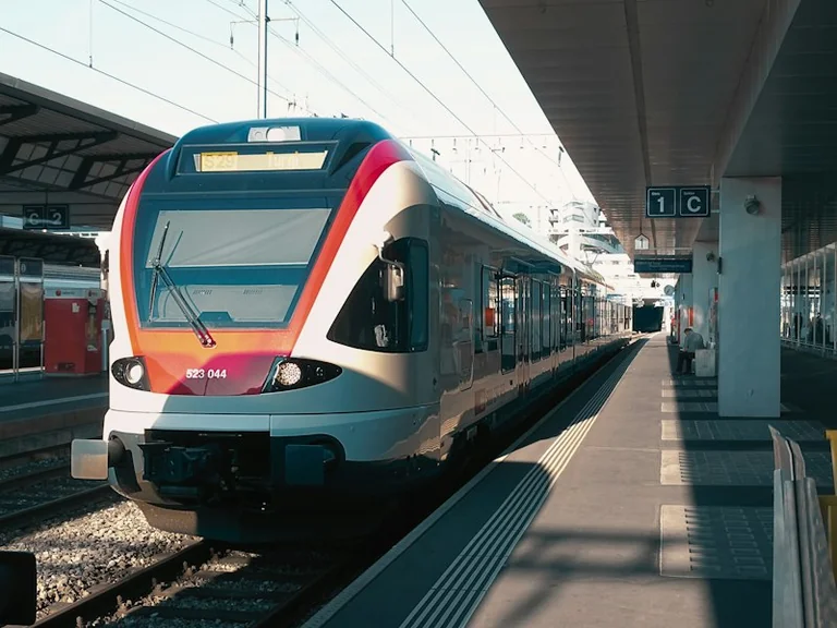 Im Traum den Zug verpassen: Was das Bild erzählen kann