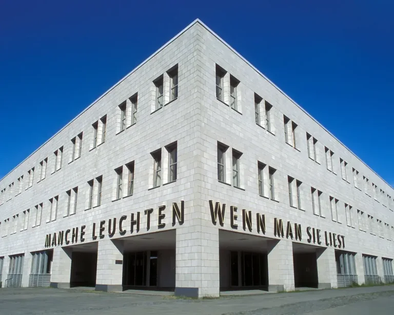 Kunstspaziergang in Kiel: CAU-Campus am 24. Oktober entdecken